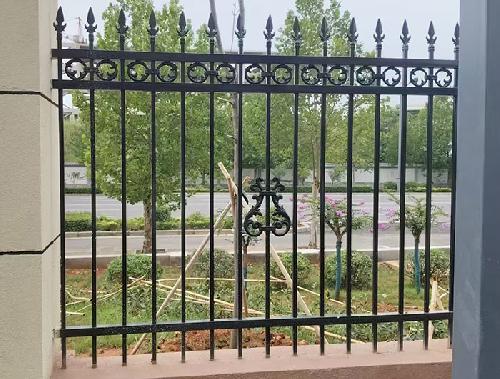 小區(qū)鐵藝護(hù)欄